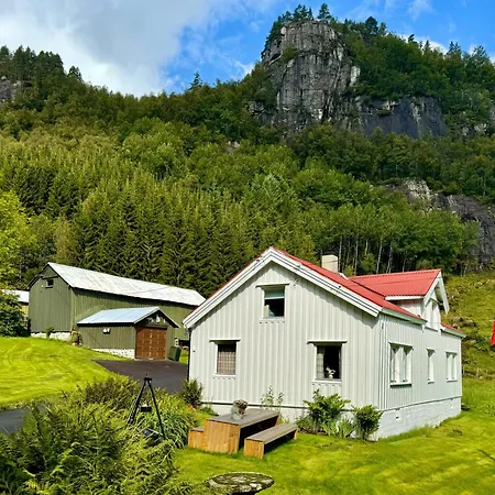 Gardshus Med Unik Atmosfaere Sentralt I Sirdal * Tjorhom
