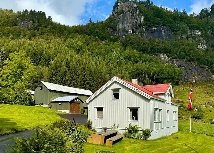 Gardshus Med Unik Atmosfaere Sentralt I Sirdal * Tjorhom